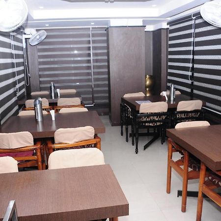 Hotel Surya Rājahmundry Extérieur photo