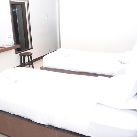 Hotel Surya Rājahmundry Extérieur photo