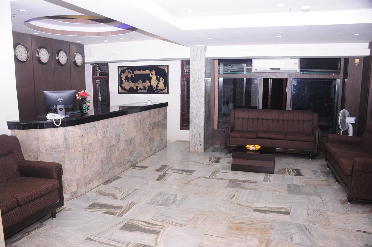 Hotel Surya Rājahmundry Extérieur photo