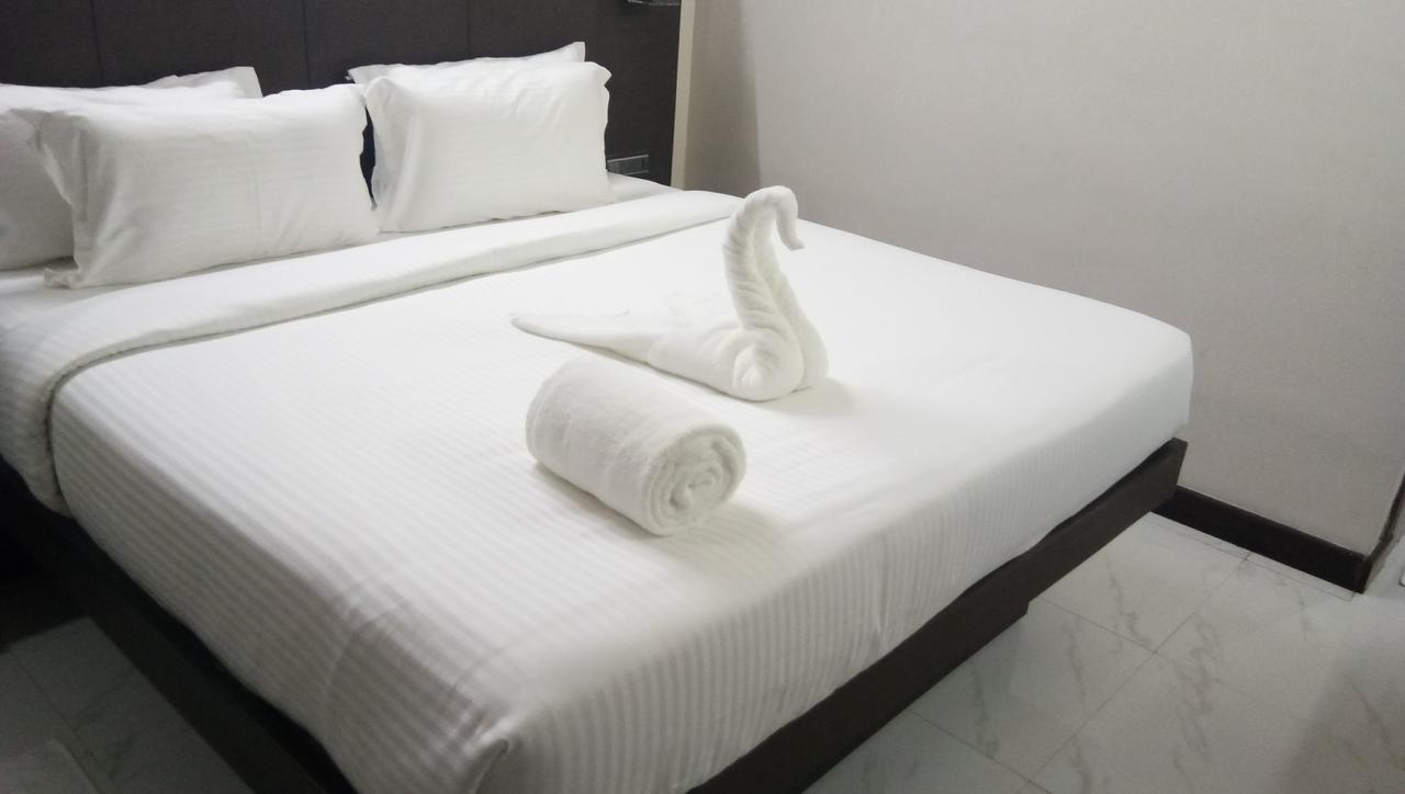 Hotel Surya Rājahmundry Extérieur photo