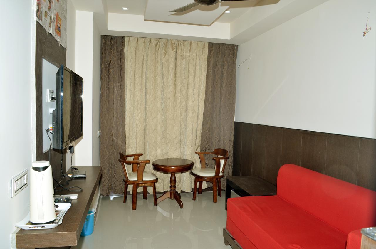Hotel Surya Rājahmundry Extérieur photo