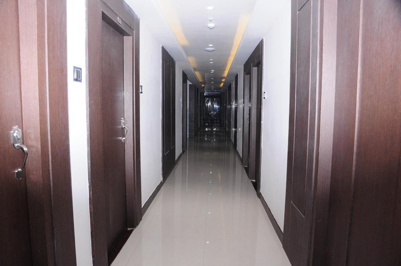 Hotel Surya Rājahmundry Extérieur photo