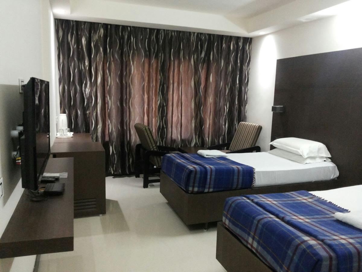 Hotel Surya Rājahmundry Extérieur photo