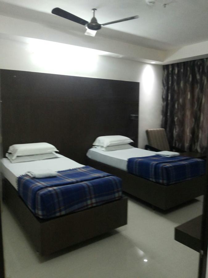 Hotel Surya Rājahmundry Extérieur photo