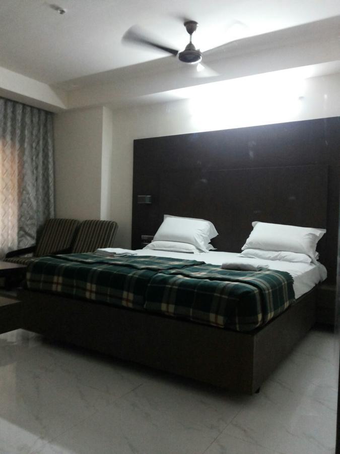 Hotel Surya Rājahmundry Extérieur photo
