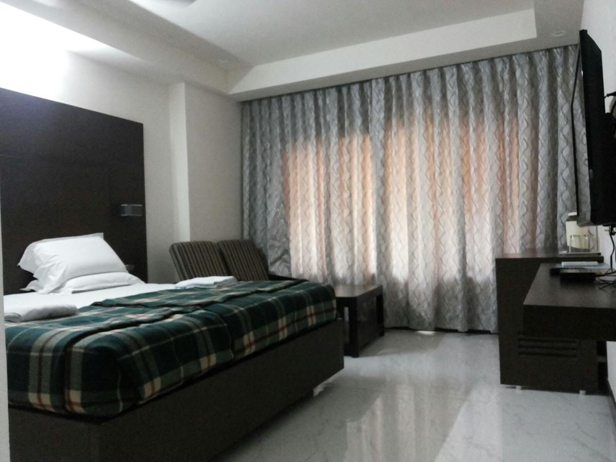 Hotel Surya Rājahmundry Extérieur photo