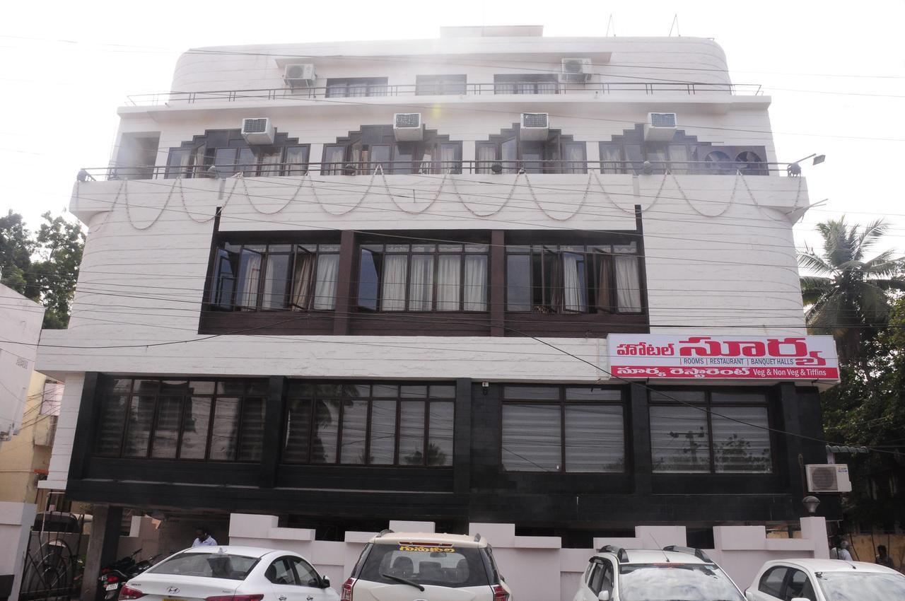 Hotel Surya Rājahmundry Extérieur photo