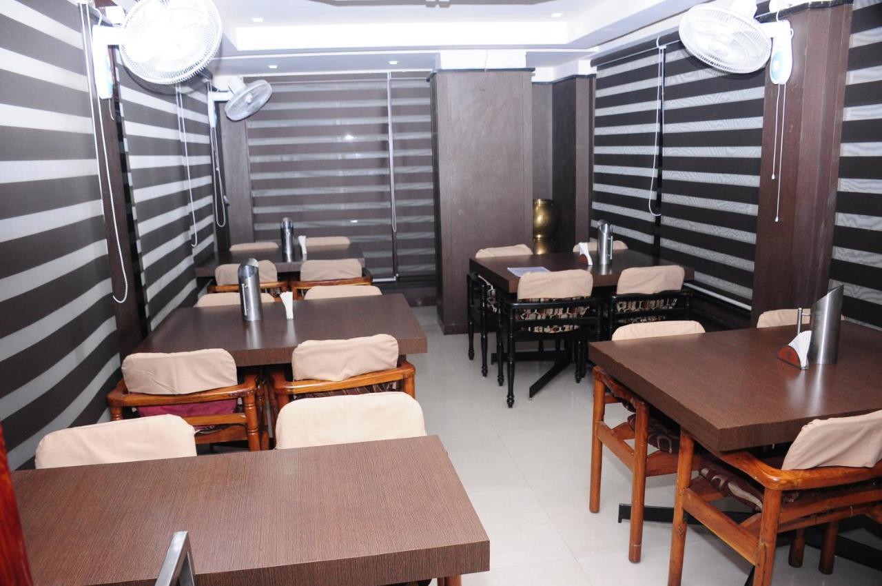 Hotel Surya Rājahmundry Extérieur photo