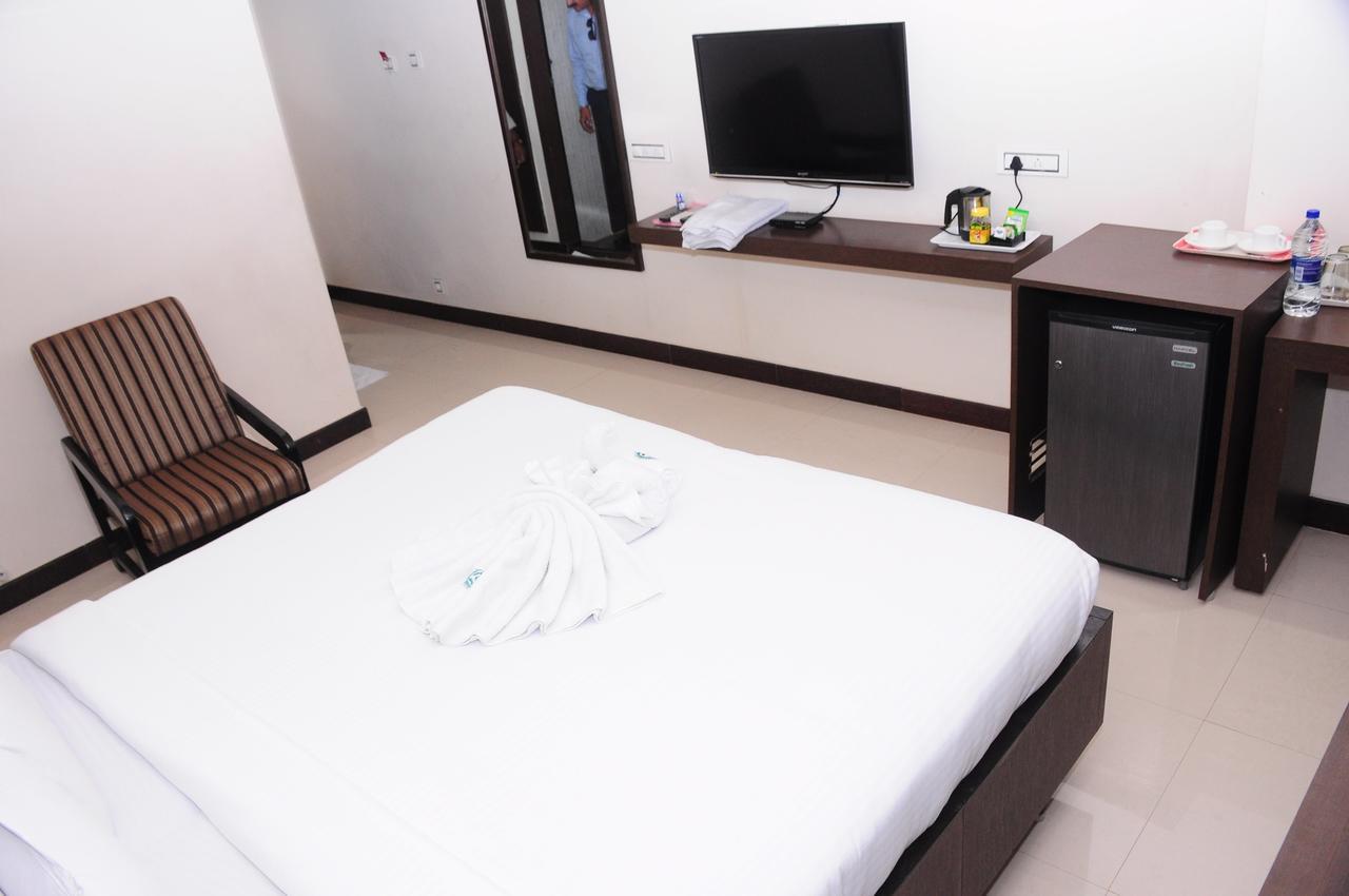 Hotel Surya Rājahmundry Extérieur photo