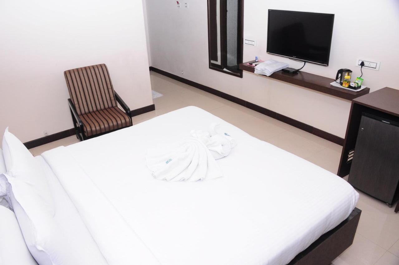 Hotel Surya Rājahmundry Extérieur photo