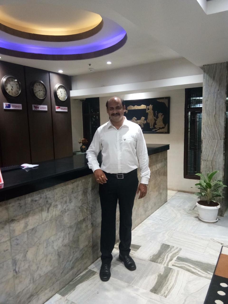 Hotel Surya Rājahmundry Extérieur photo
