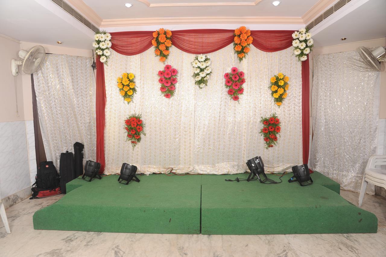 Hotel Surya Rājahmundry Extérieur photo